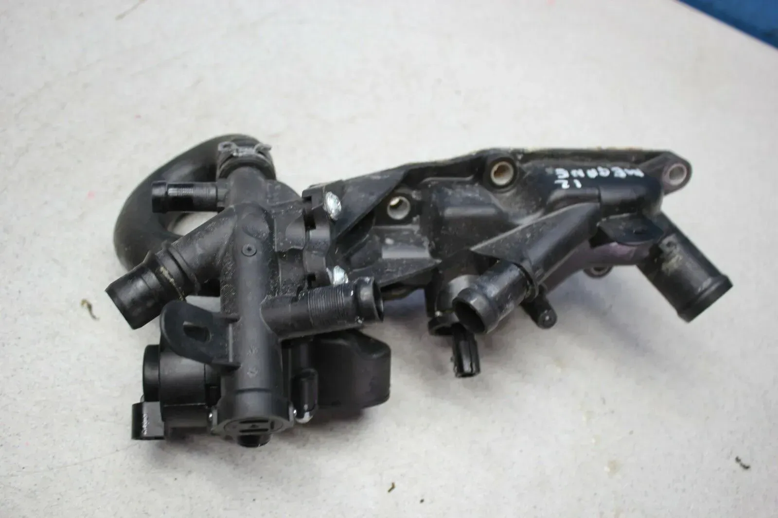Renault Megane 3 III Bj.12 1.2 TCE Thermostatgehäuse Thermostat Gehäuse - Bild 1