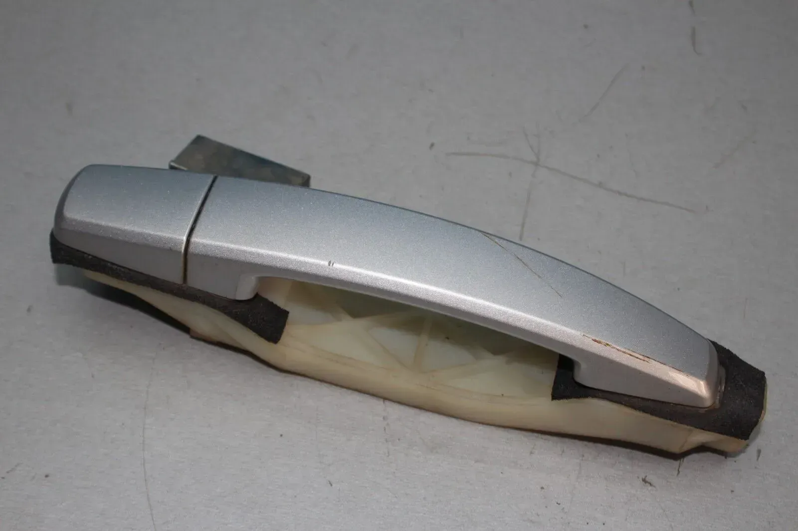 Türgriff Griff Außen hinten rechts Chevrolet Captiva C100 Bj.08 - Bild 1