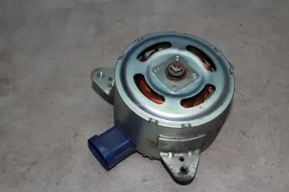 Lüftermotor für Kühlerlüfter Lüfter Renault Clio IV 1.5 dCi Bj14 - Bild 1