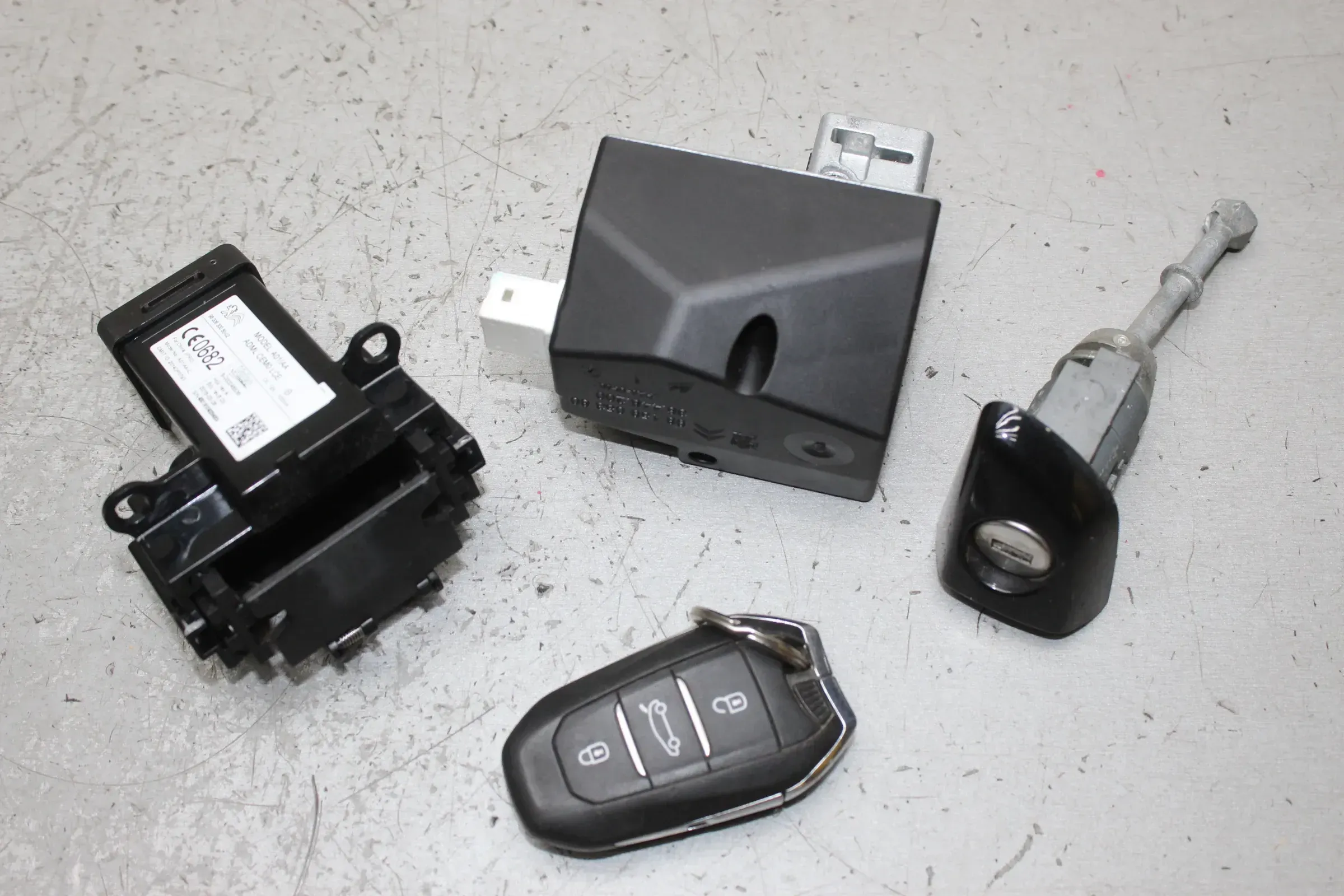 Zündschloss Schlüssel Lenkradschloss 9800630080 Citroen C4 Picasso II Bj.17 - Bild 1