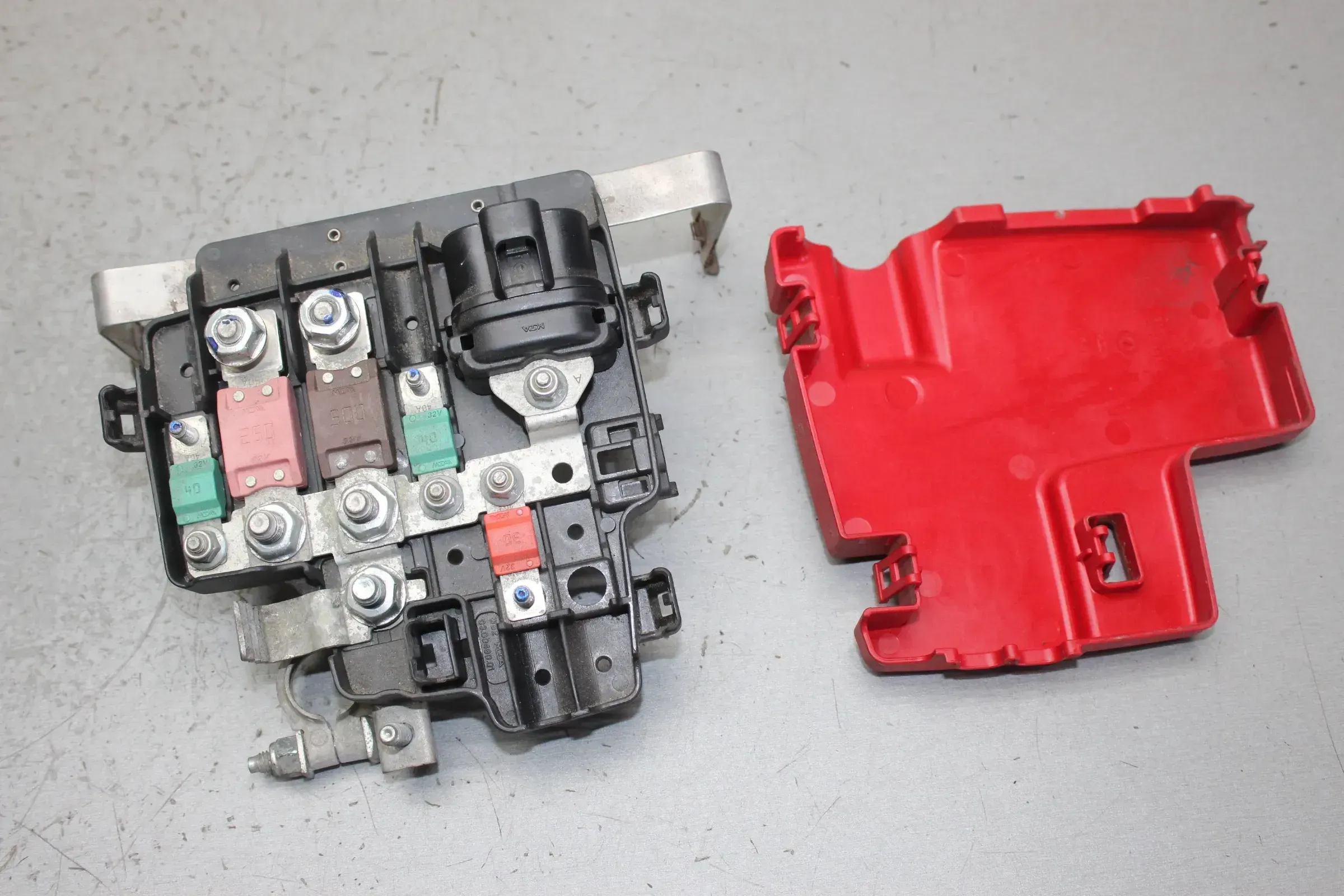 Sicherungskasten Batterie 8200463743, 030048001 Renault Kangoo II 2 KW_ Bj.18 - Bild 1