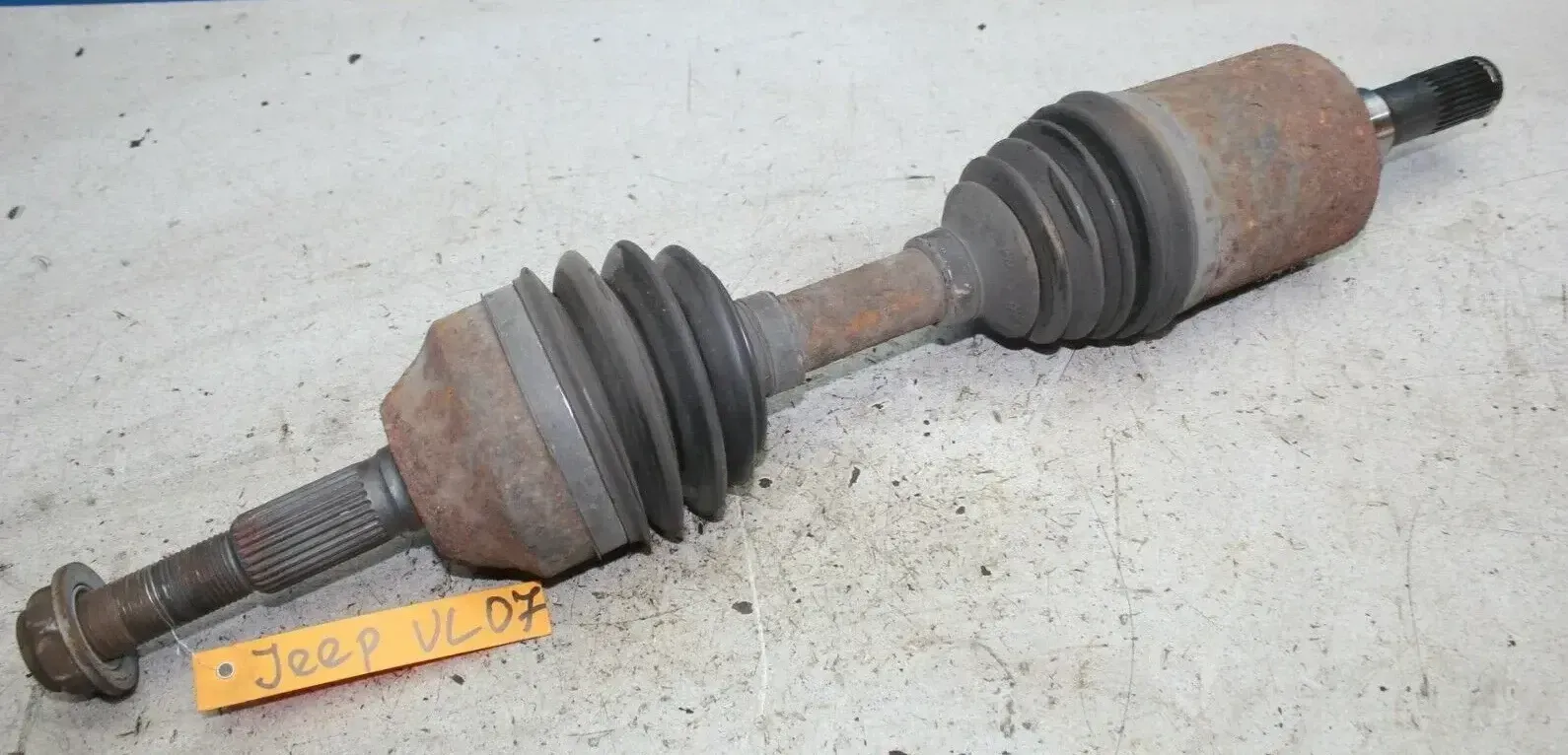 Jeep Cherokee KJ Bj.07 2.8 CRD 120 kW Antriebswelle Gelenkwelle vorne links - Bild 1