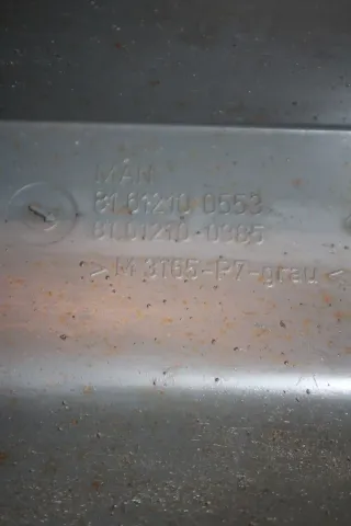 Radhaus Kotflügel Schmutzfänger vorne links Teil hinten 81612100553 MAN TGM Bj14 - Bild 6
