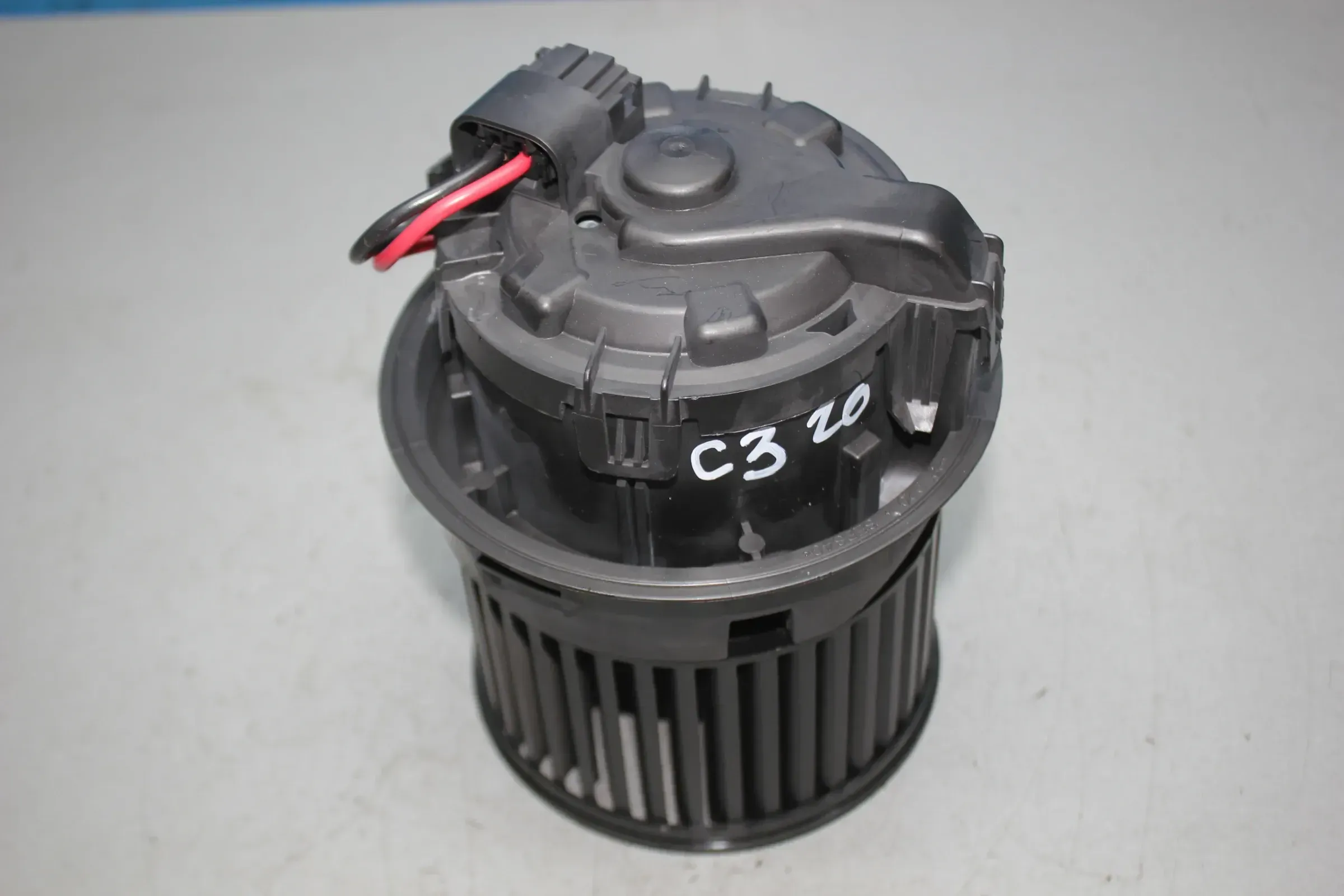 Gebläsemotor Heizung Gebläse Lüfter Valeo T1013140A Citroen C3 III SX Bj.20 - Bild 1