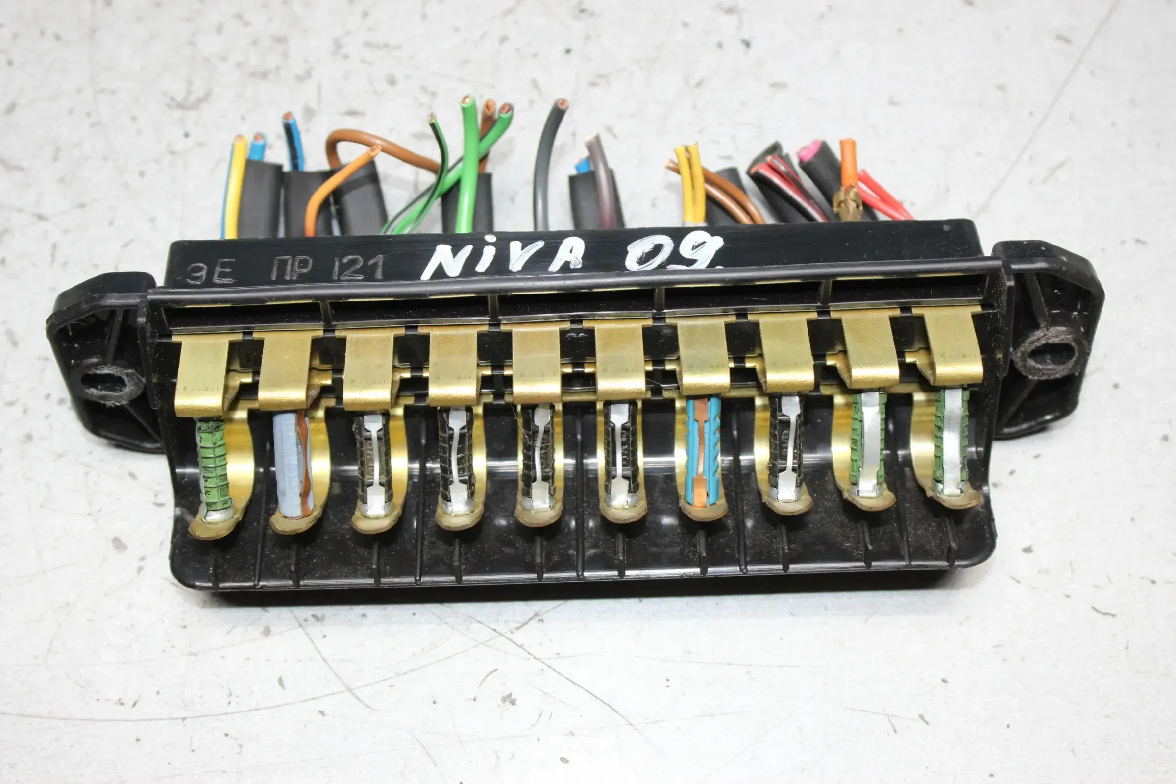 Sicherungsbox Sicherungskasten Lada Niva 2121 1.7i Bj.09 - Bild 1
