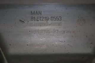 Radhaus Kotflügel Schmutzfänger vorne links Teil hinten 81612100553 MAN TGM Bj14 - Bild 7