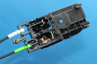 Türschloss Schloss mit ZV Stellmotor vorne rechts Toyota Corolla E12 Bj.05 - Bild 7