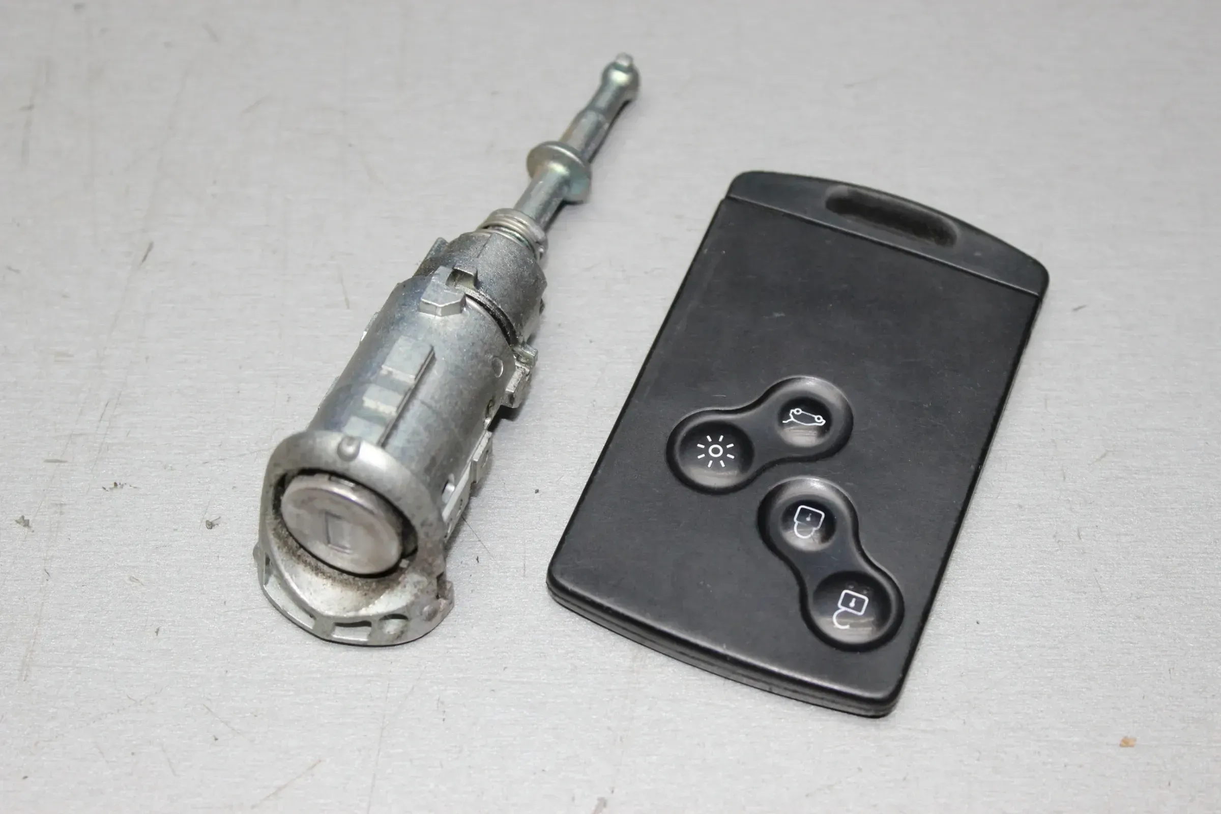 Zündschlüssel Schlüssel Funkschlüssel Karte Renault Megane 3 III Bj.10 - Bild 1
