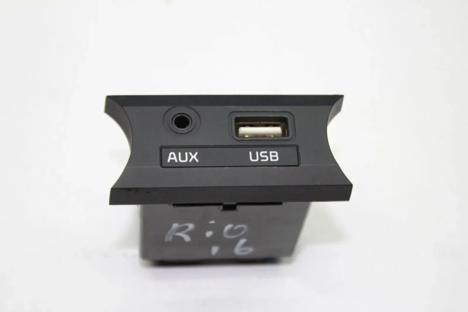 USB + JACK AUX Anschluß Buchse 96120-1W010 KIA RIO III 3 UB Bj.16 - Bild 1