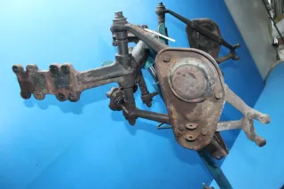 Lada Niva 2121 Bj.09 Vorderachse Querträger vorne Querlenker links rechts - Bild 3