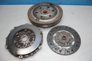 Schwungscheibe Schwungrad Druckplatte 9686904080 Citroen C4 II NC 1.6 HDi Bj.13 - Bild 5