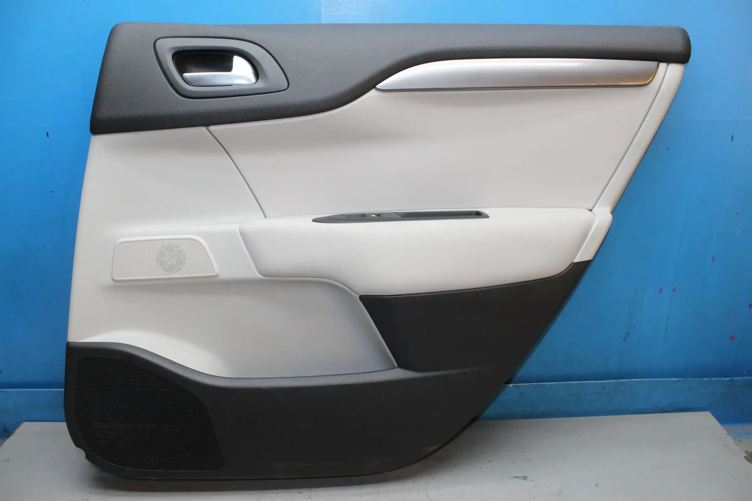 Türverkleidung Türpappe hinten rechts 96728213BJ Citroen C4 II NC Bj.13 - Bild 1