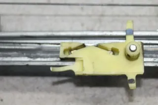 Renault Trafic 2 II Fensterheber Motor mit Gestänge vorne links 7700311820 F - Bild 3