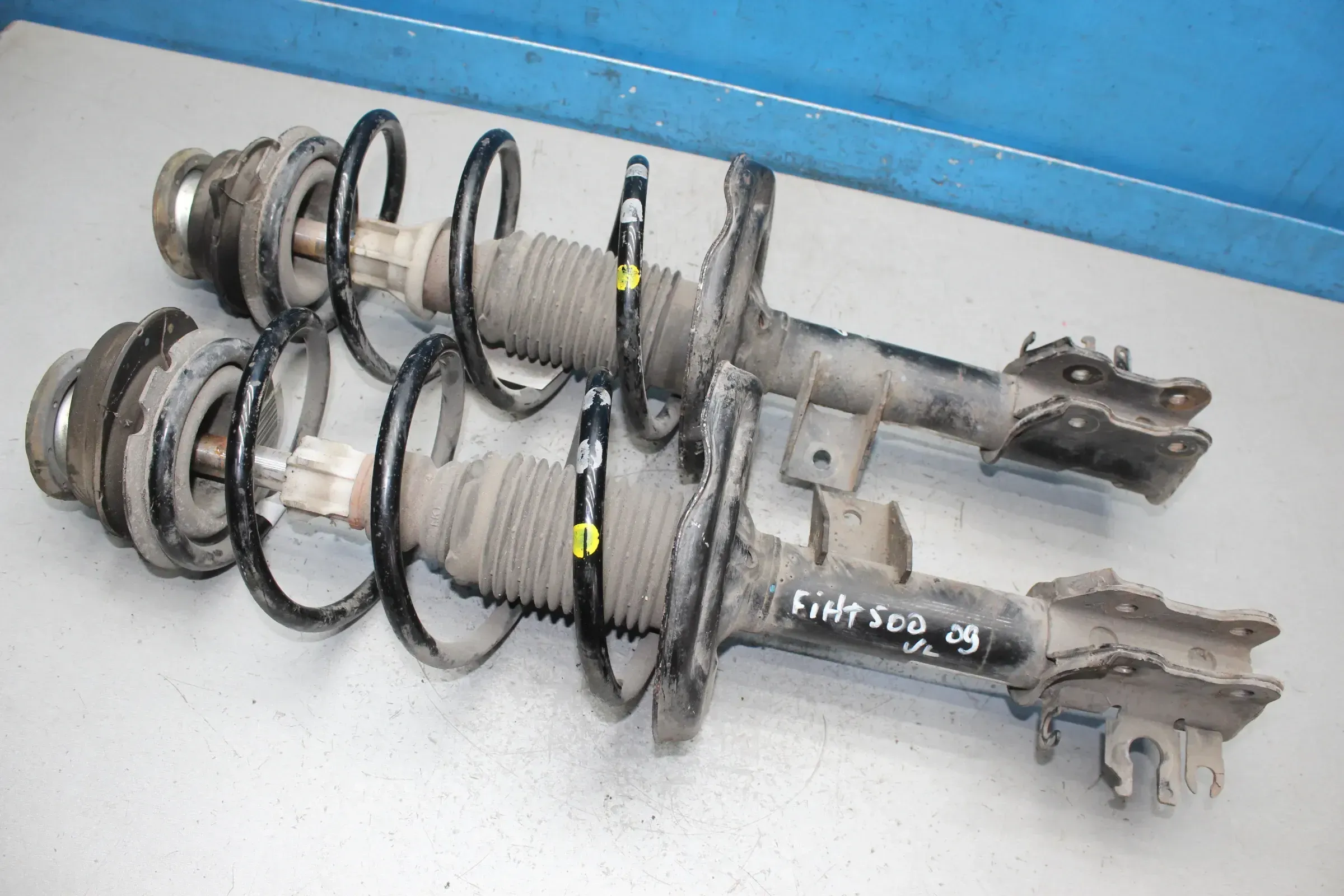 Federbein Stoßdämpfer vorne links rechts 50709079, 50709080 Fiat 500 312 Bj.09 - Bild 1
