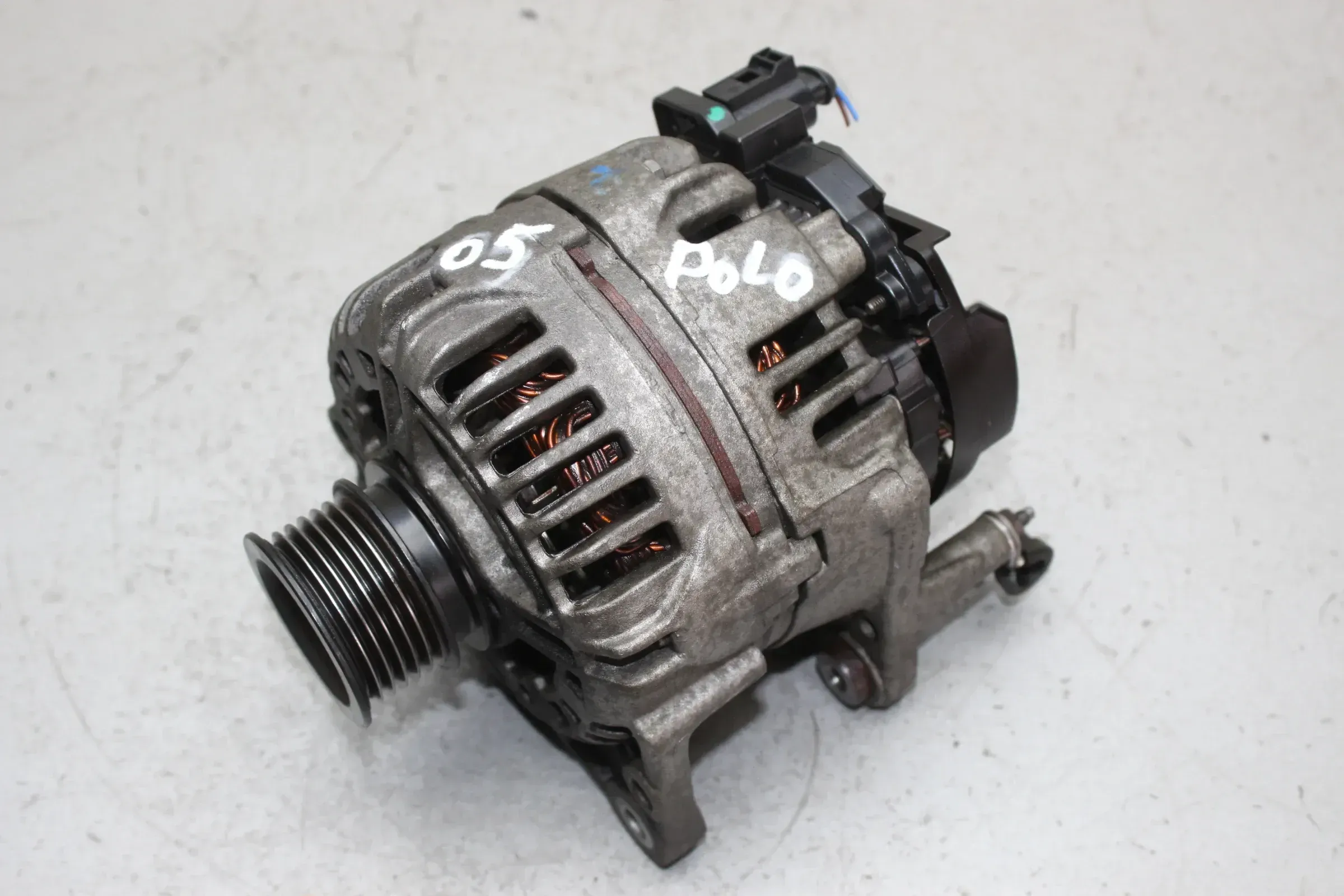 Lichtmaschine 90A Generator 037903025M, 0124325013 VW Polo IV 9N3 1.4 Bj.05 - Bild 1