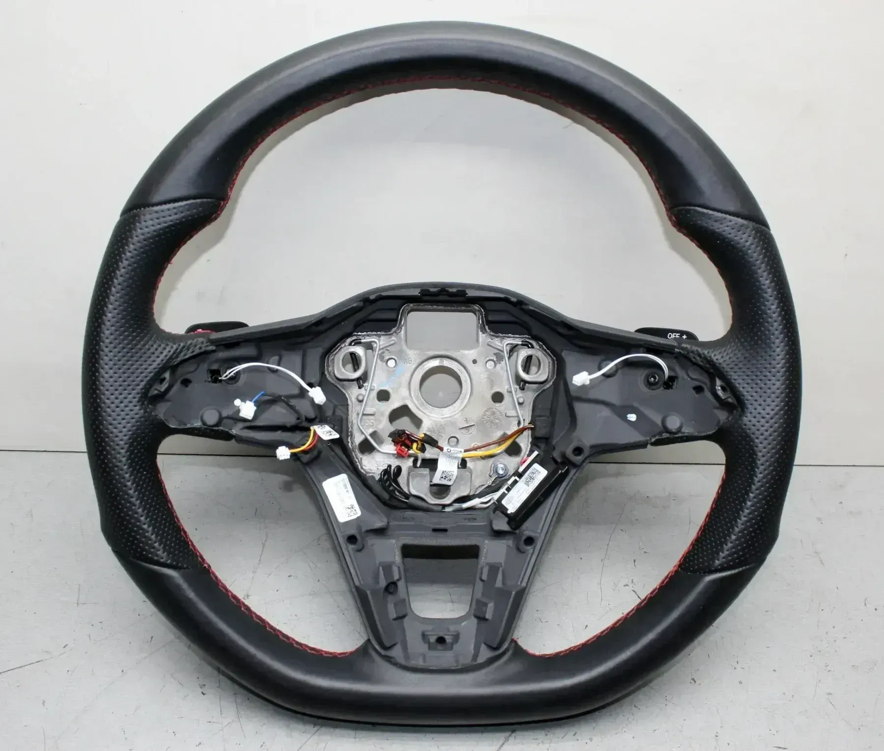 VW Golf 8 VIII Leder Lenkrad Faden Rot Schaltwippen 5H0959542J ohne Anbauteile - Bild 1