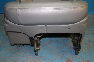 Leder Sitz 2-Reihe hinten rechts Armlehne Klappb Chrysler Voyager IV RG GY Bj.08 - Bild 8