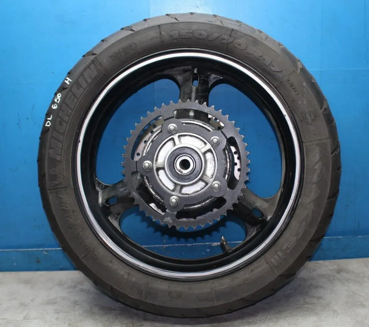 Hinterrad Reifen 150/70 R17 69V Felge J 17M/CXMT4.00 Suzuki DL 650 V-Strom Bj.05 - Bild 1