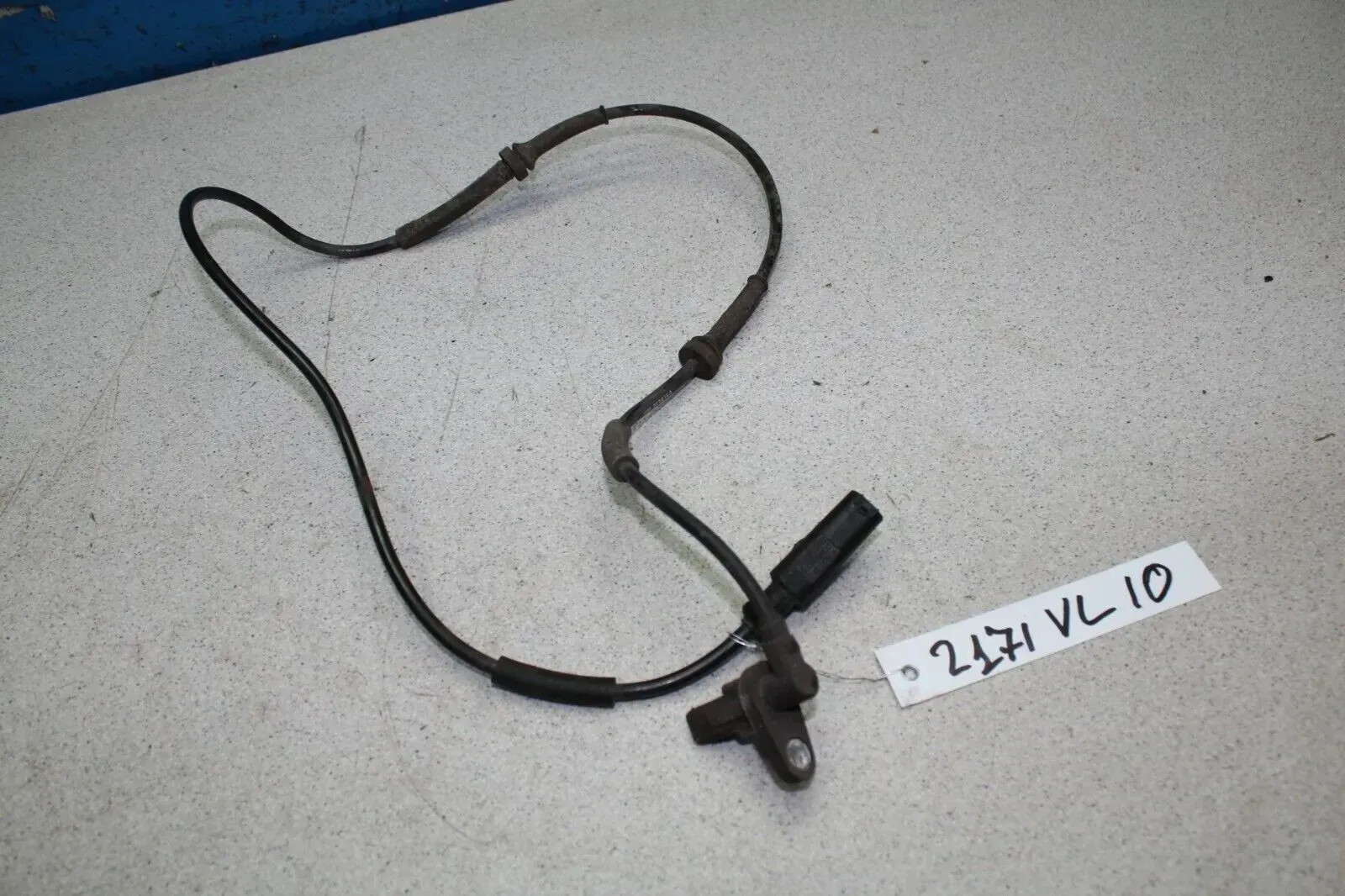 Lada Priora 2171 Bj.10 ABS Sensor Raddrehzahl vorne rechts = links 1118-3538350 - Bild 1