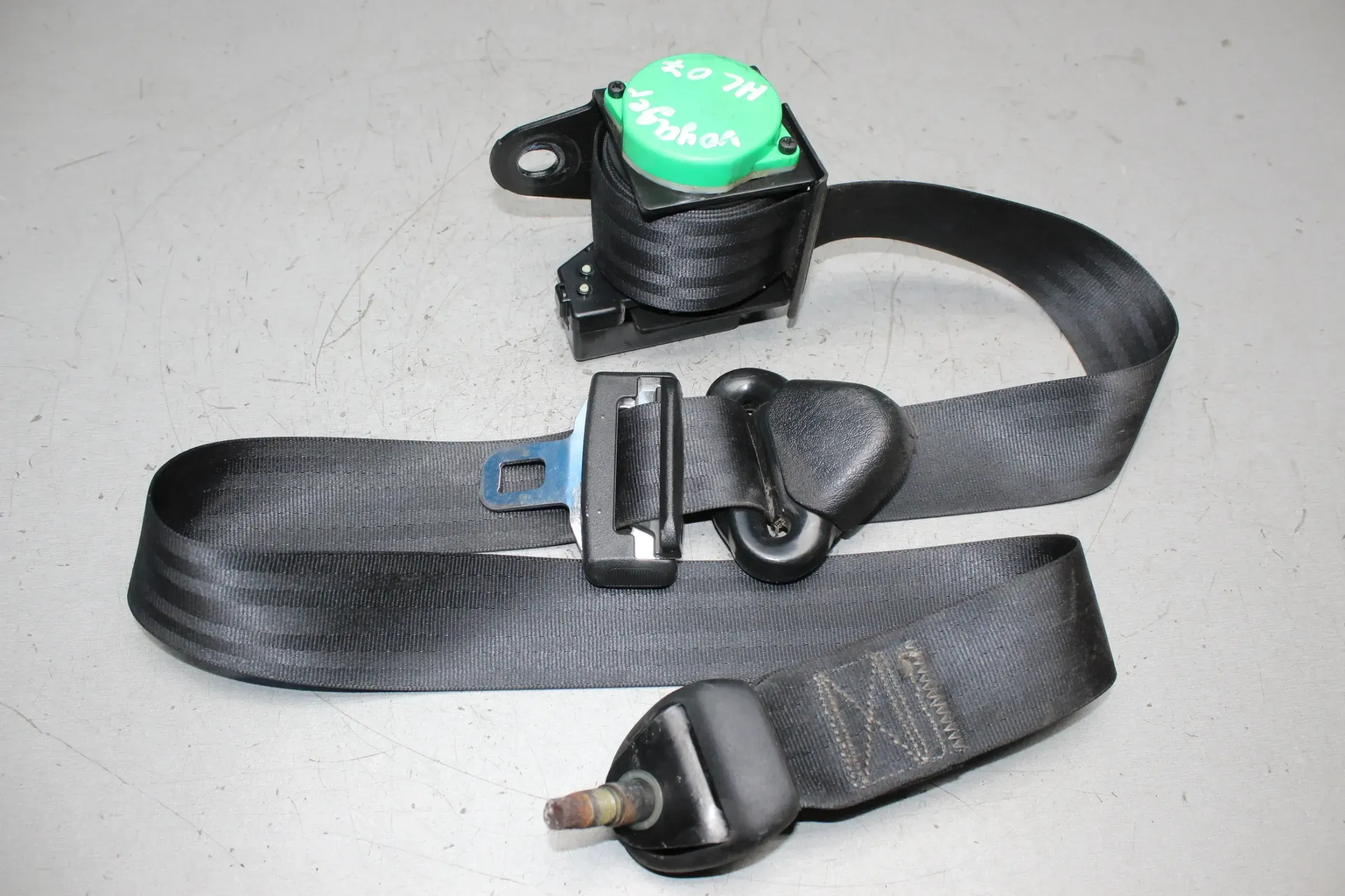 Sicherheitsgurt Gurt hinten links 2-te Reihe Chrysler Voyager IV RG GY Bj.07 - Bild 1