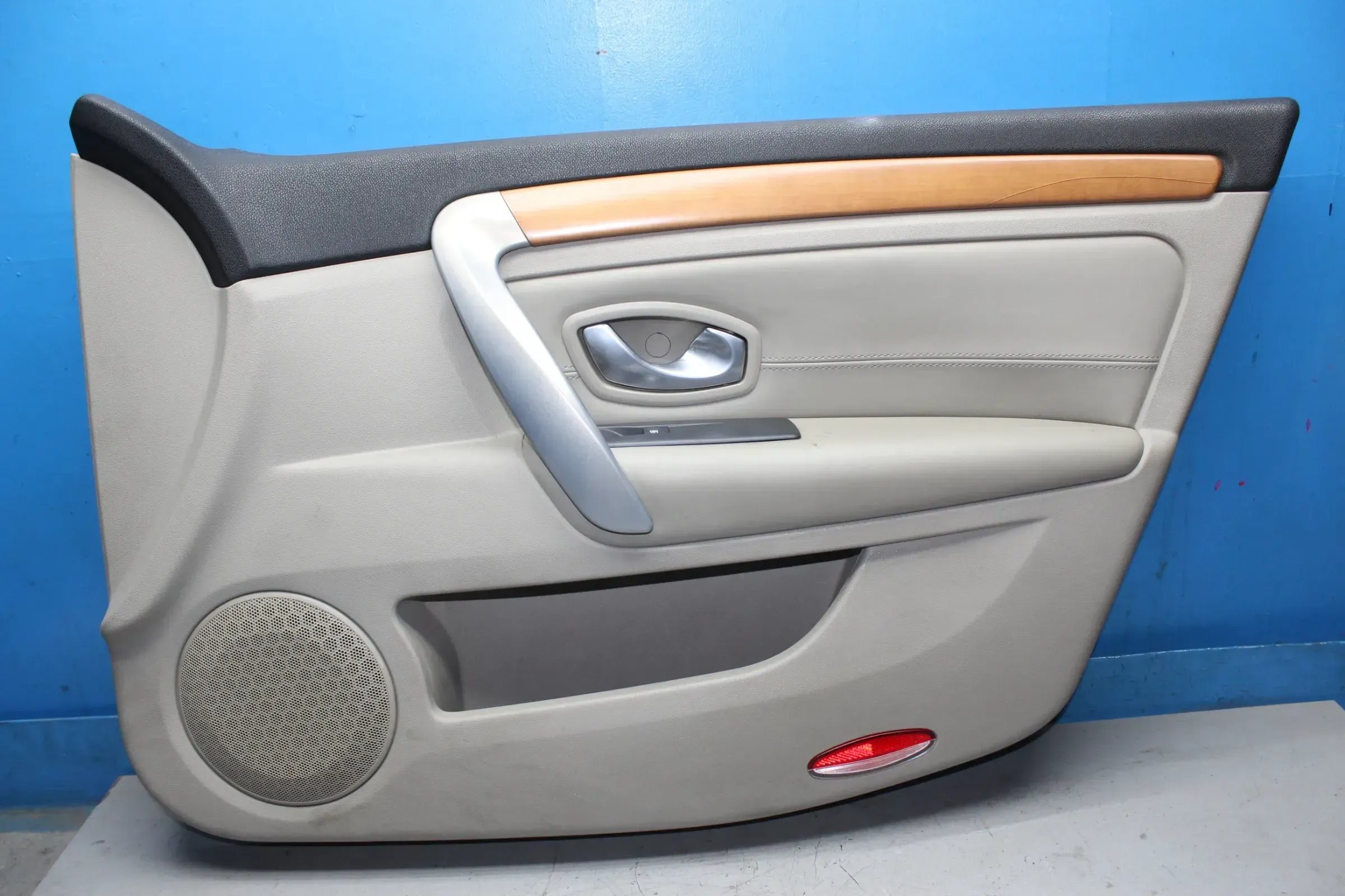 Türverkleidung Türpappe vorne rechts Leder Holzdekor Renault Laguna 3 III Bj.08 - Bild 1