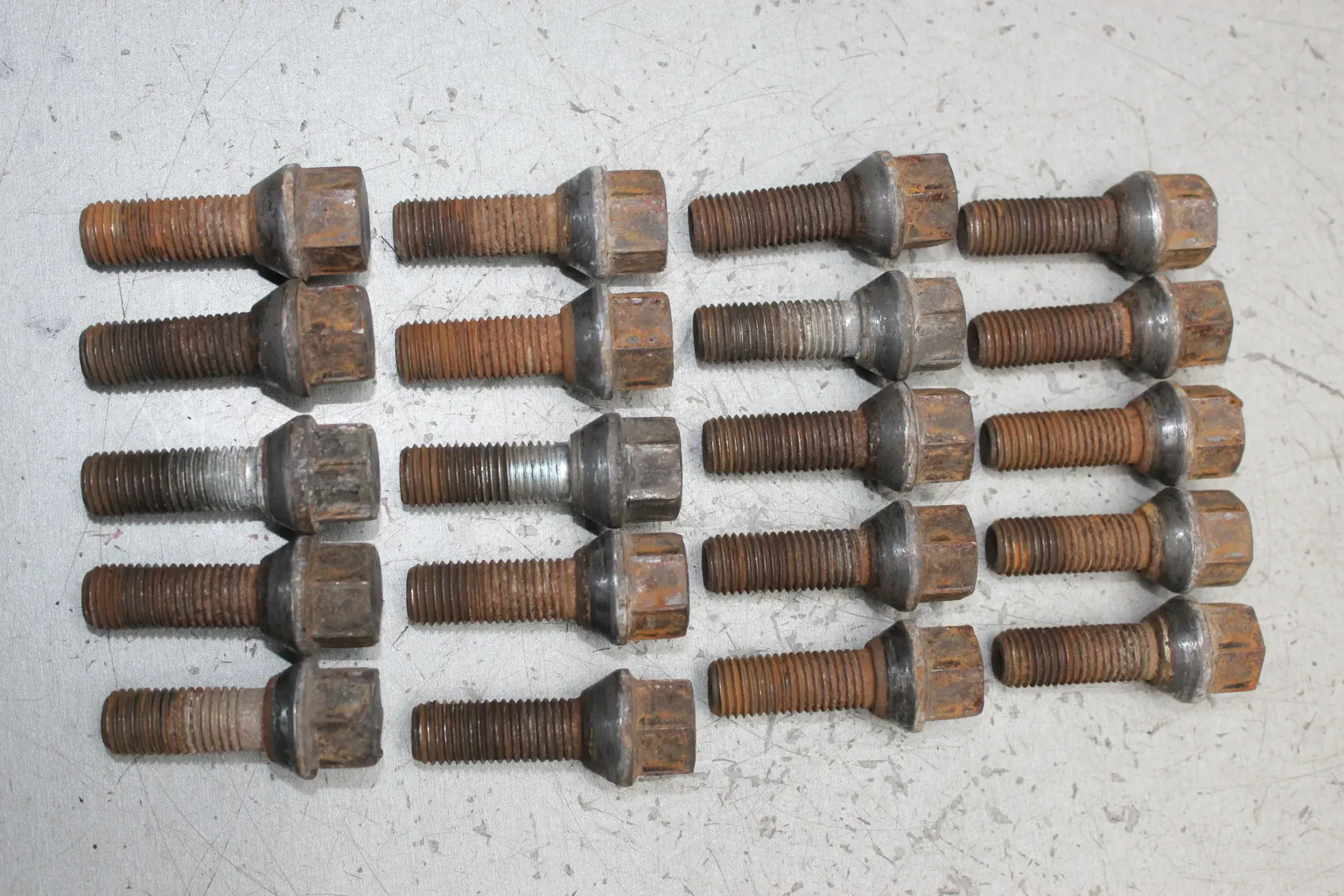 20x Radbolzen Radschrauben SW 17 mm BMW 5er E60 - Bild 1