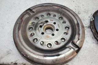 Zweimassenschwungrad Schwungscheibe 03L105264T Skoda Fabia II 5J 1.6 TDi Bj.10 - Bild 2
