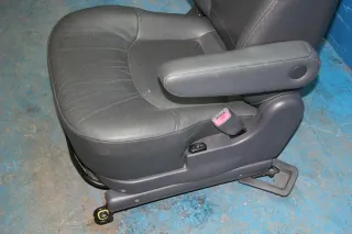 Hyundai Trajet FO Bj.05 Leder Sitz vorne rechts mit Armlehne, Sitzheizung - Bild 2