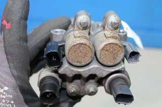 Steuerventil Nockenwellenverstellung Honda Civic VIII 1.3 Hybrid FA FD Bj.12 - Bild 3