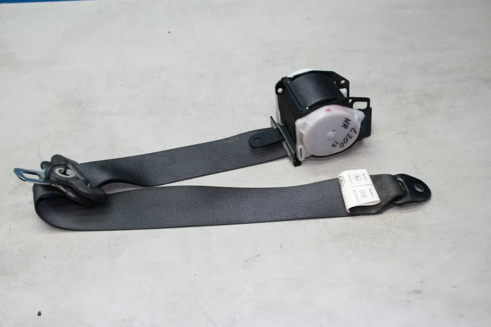 Sicherheitsgurt hinten rechts MN123830XAY MN168367XA Mitsubishi L200 KB4T Bj.13 - Bild 1