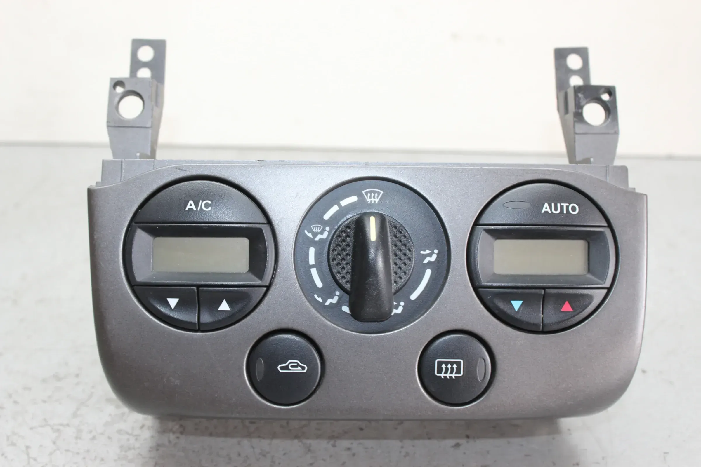 Klimabedienteil Bedienteil Klima Heizung 275109F601 Nissan Primera P11 Bj.01 - Bild 1