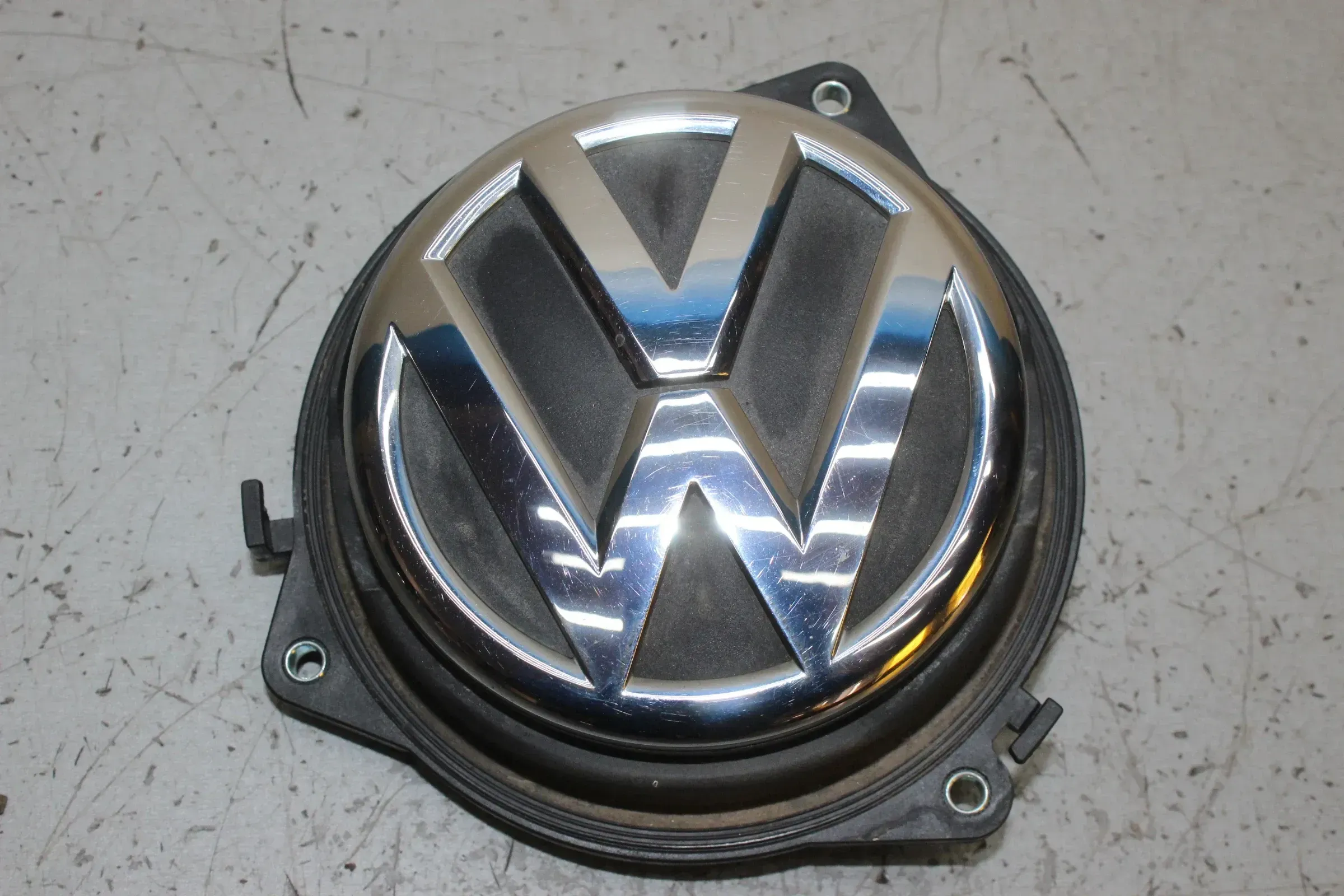 LOGO Heckklappengriff Entriegelungsgriff Heckklappe 6R6827469 VW Polo V 6R Bj.11 - Bild 1