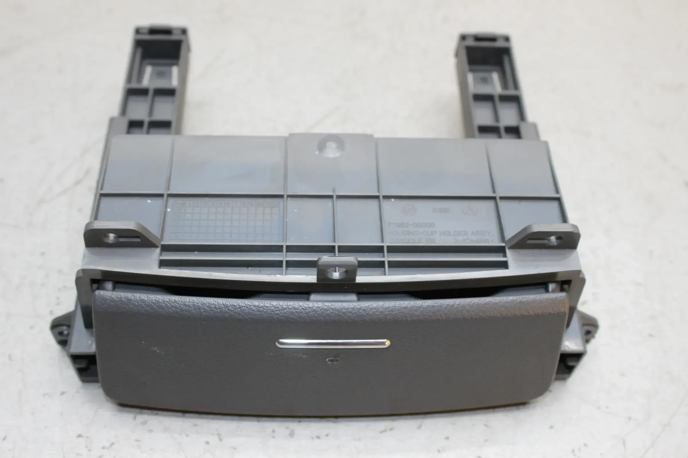 Becherhalter Getränkehalter hinten 77952-09000 SsangYong Kyron Bj.06 - Bild 1