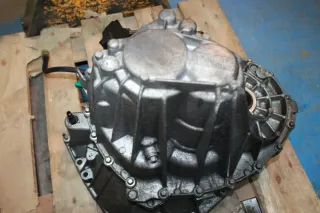 Getriebe 6-Gang Schaltgetriebe code TL4 B 013 Renault Laguna III 1.5 dCi Bj.09 - Bild 5