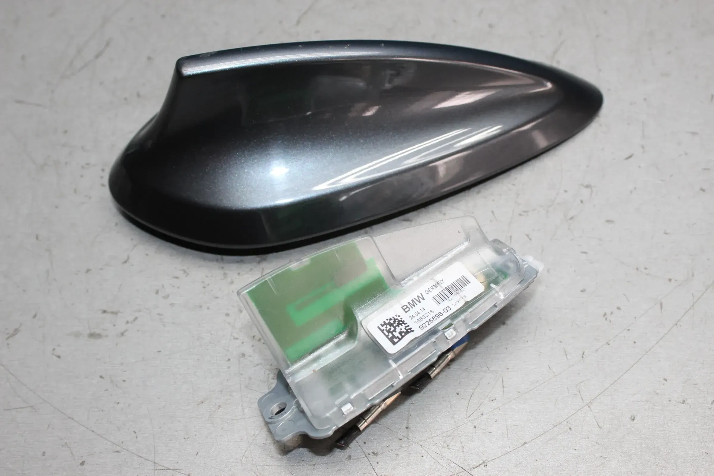 Dachantenne Antenne GPS 9226896 9253669 WB39 Mineralgrau BMW 4er F32 Bj.14 - Bild 1