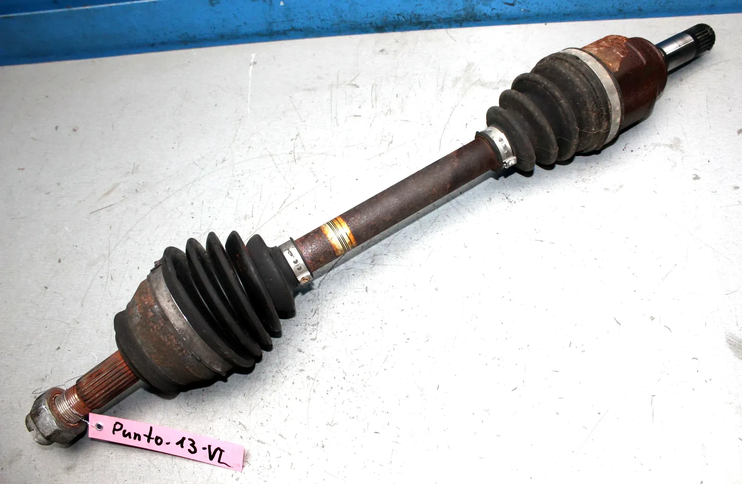 Antriebswelle Gelenkwelle vorne links Fiat Punto 199 1.3 D Bj.13 - Bild 1