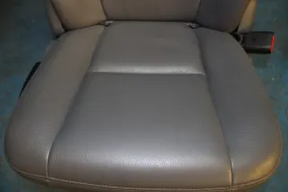 Leder Sitz 2-Reihe hinten rechts Armlehne Klappb Chrysler Voyager IV RG GY Bj.08 - Bild 2