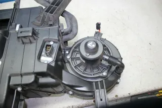 Hyundai Trajet Bj.05 Gebläsemotor Lüftermotor Klimaverdampfer mit Gehäuse hinten - Bild 5