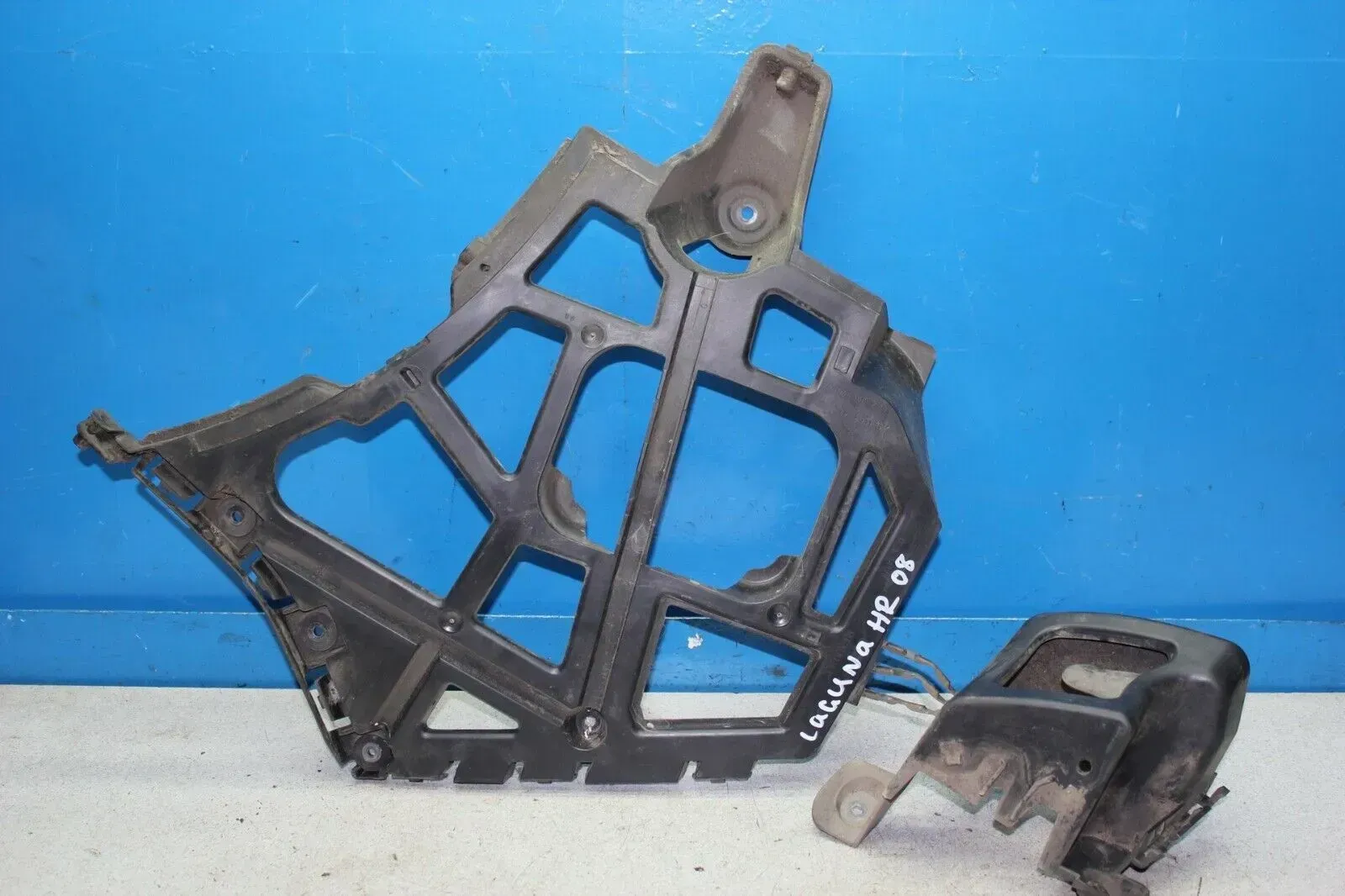 Renault Laguna III Bj.08 Halterung Stoßstange Halter hinten rechts 8504400002R - Bild 1