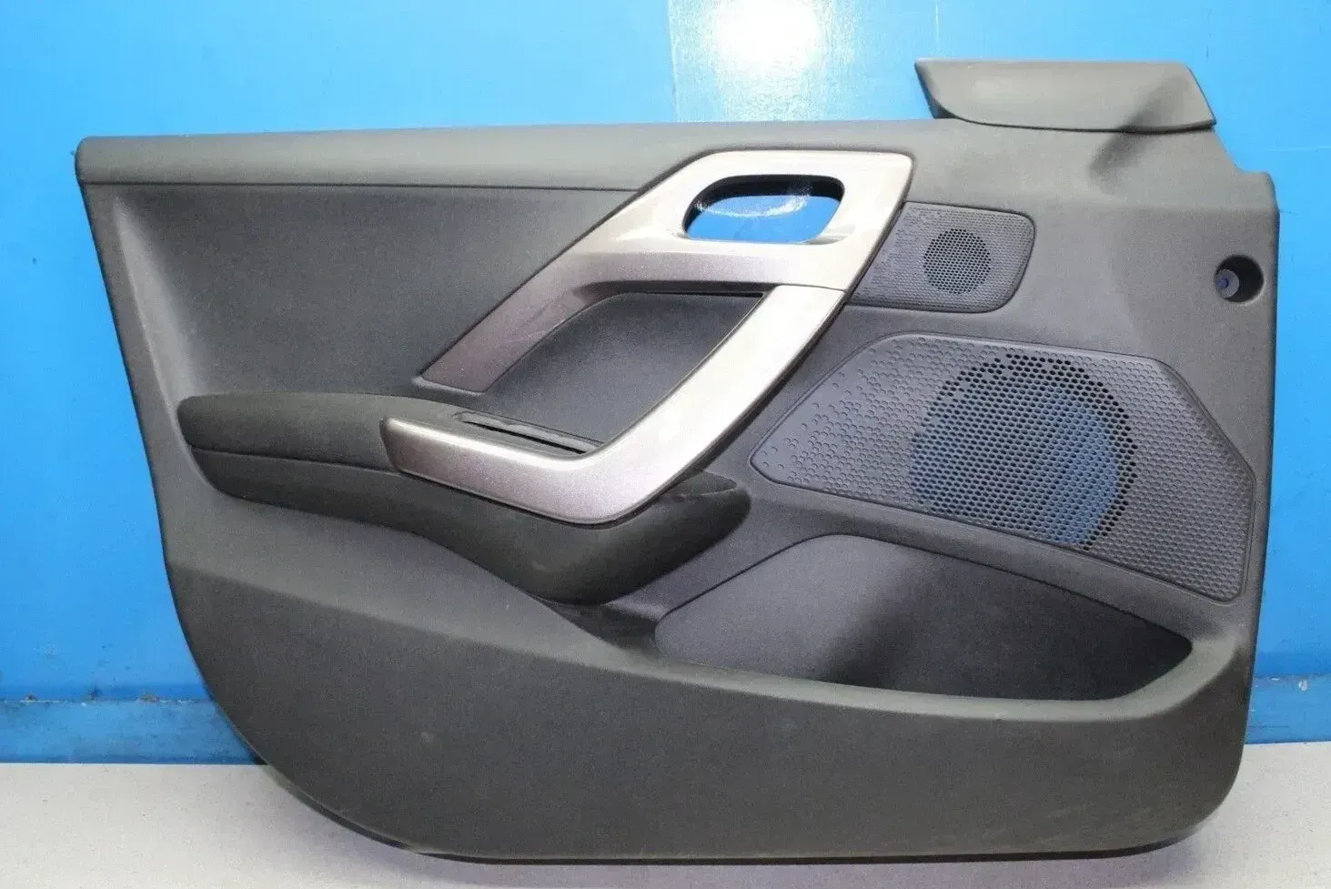 Türverkleidung Türpappe vorne links 98029870ZD Peugeot 2008 I Bj.15 - Bild 1