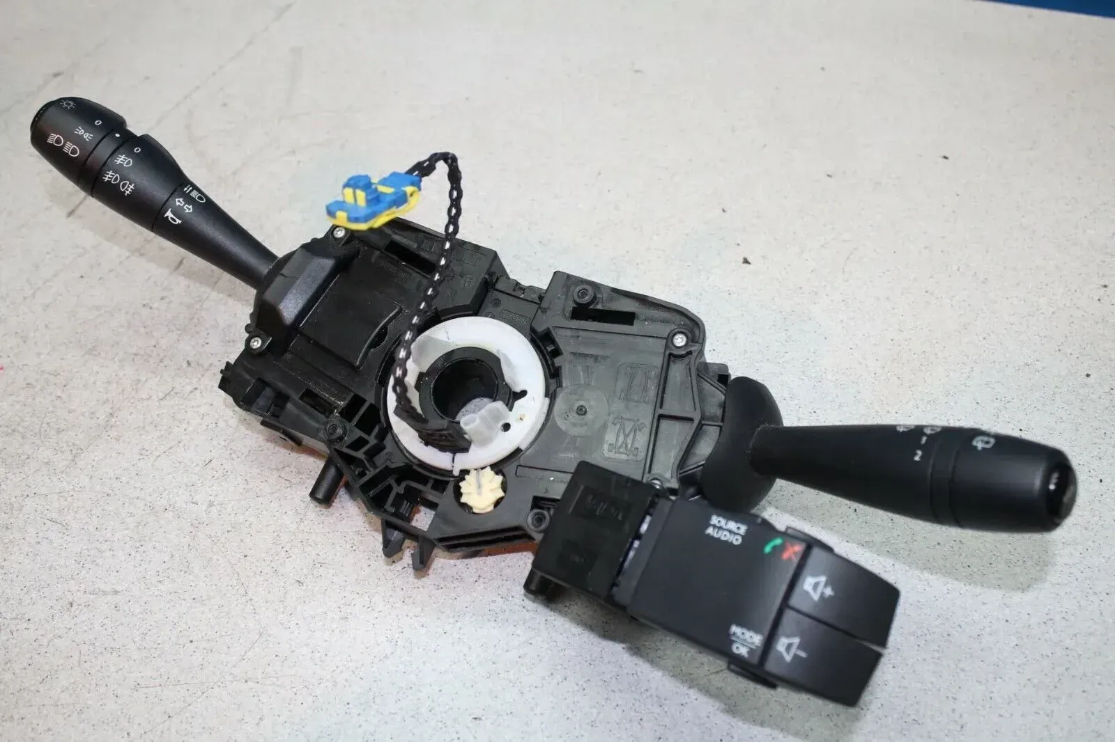 Lenkstockschalter Audio Schleifring 681722712R -C Dacia Logan MCV 2 II Bj.14 - Bild 1
