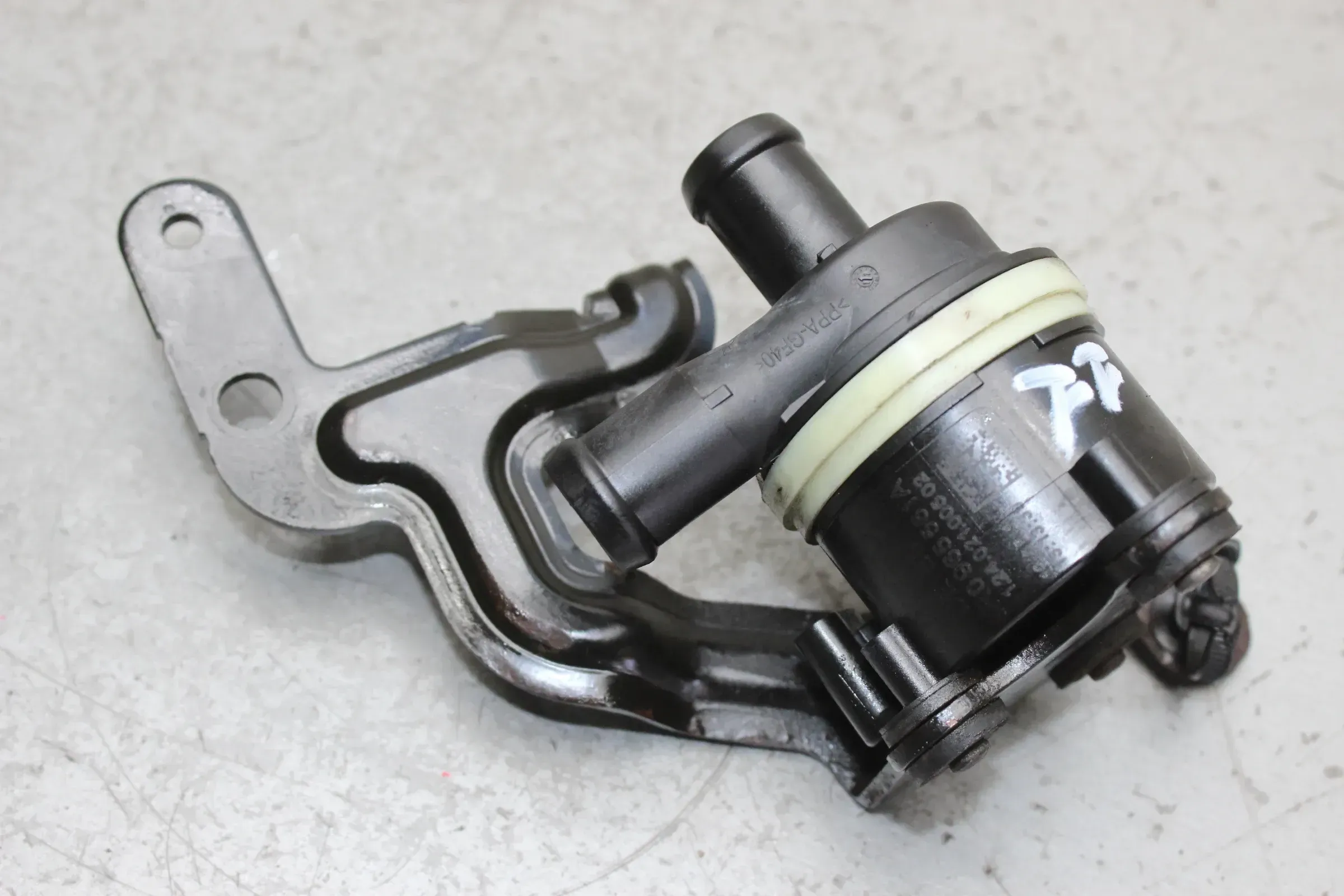Wasserpumpe Zusatzwasserpumpe 6R0965561A VW Polo V 6R 1.6 TDI Bj.11 - Bild 1