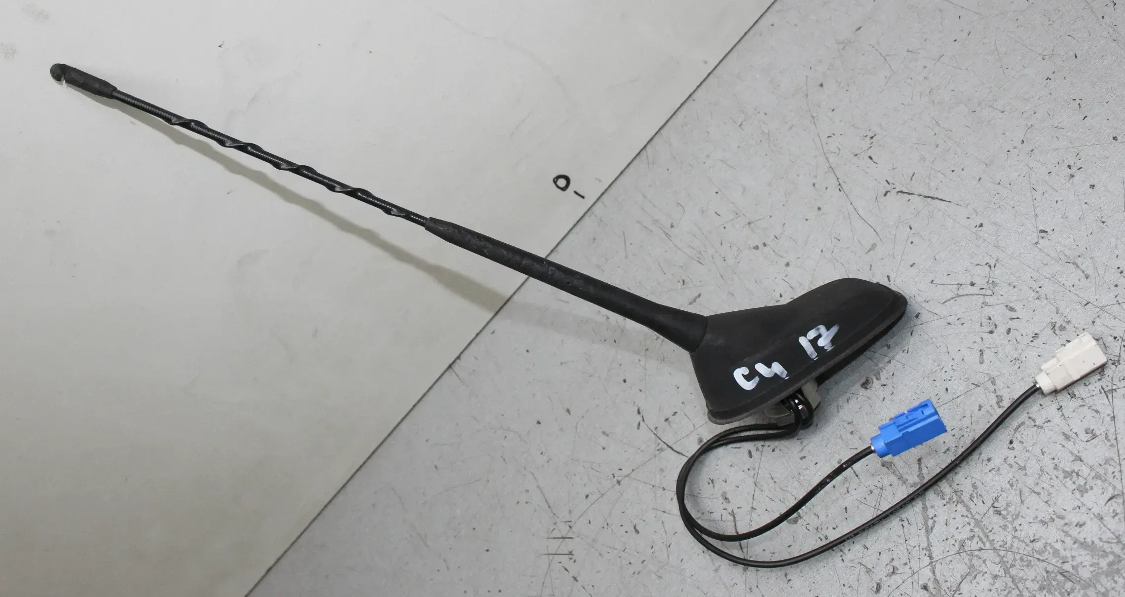Antenne Radioantenne GPS Radio Antennenfuß 9666567580 Citroen C4 Picasso II Bj17 - Bild 1