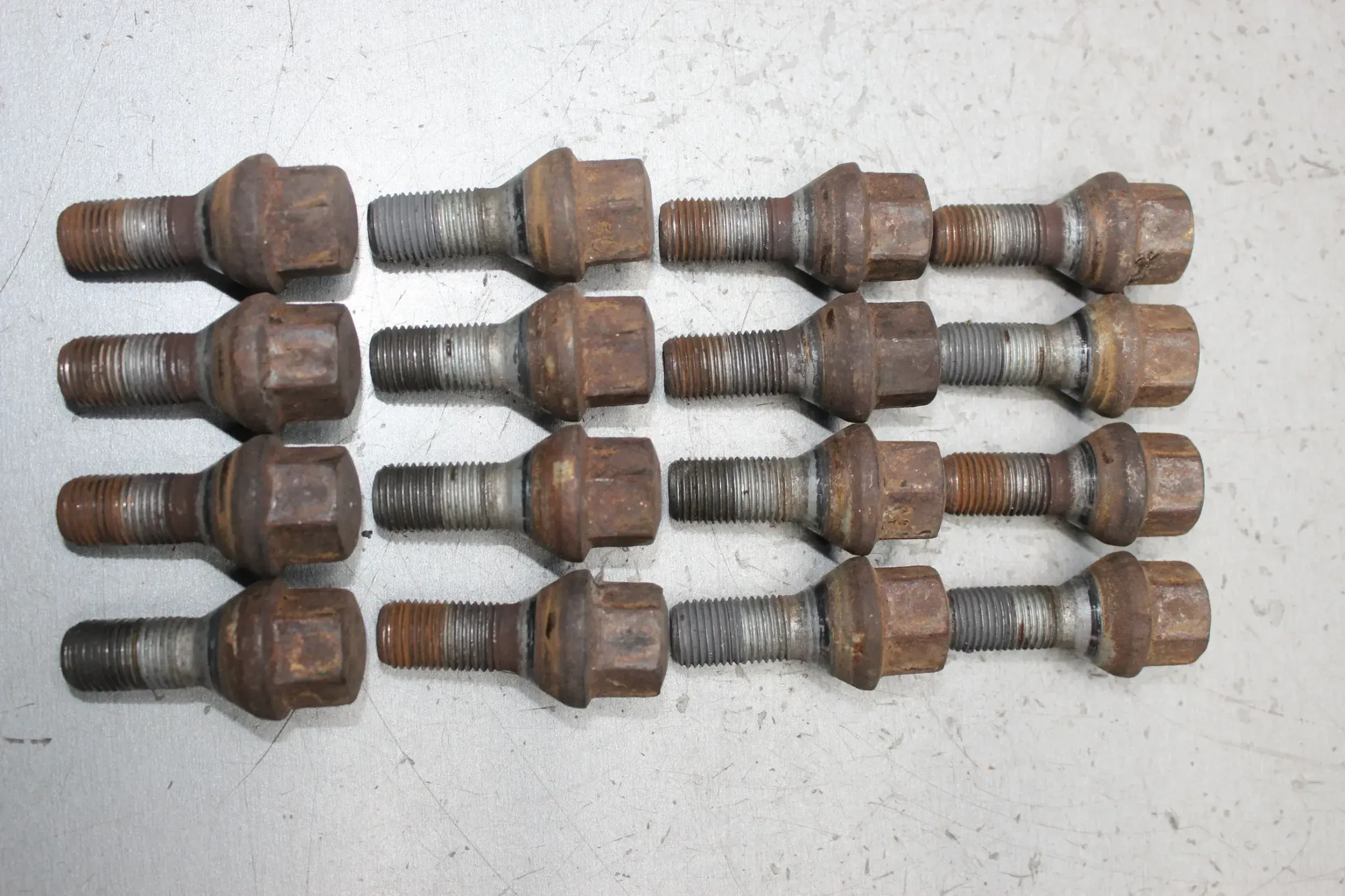 16x Radschrauben Radbolzen SW 17 mm Fiat Idea 350 Bj.07 - Bild 1