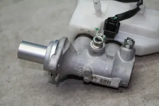 HBZ Hauptbremszylinder mit Behälter 32070564 Nissan Juke F15 K9K 1.5 dCi Bj.12 - Bild 5