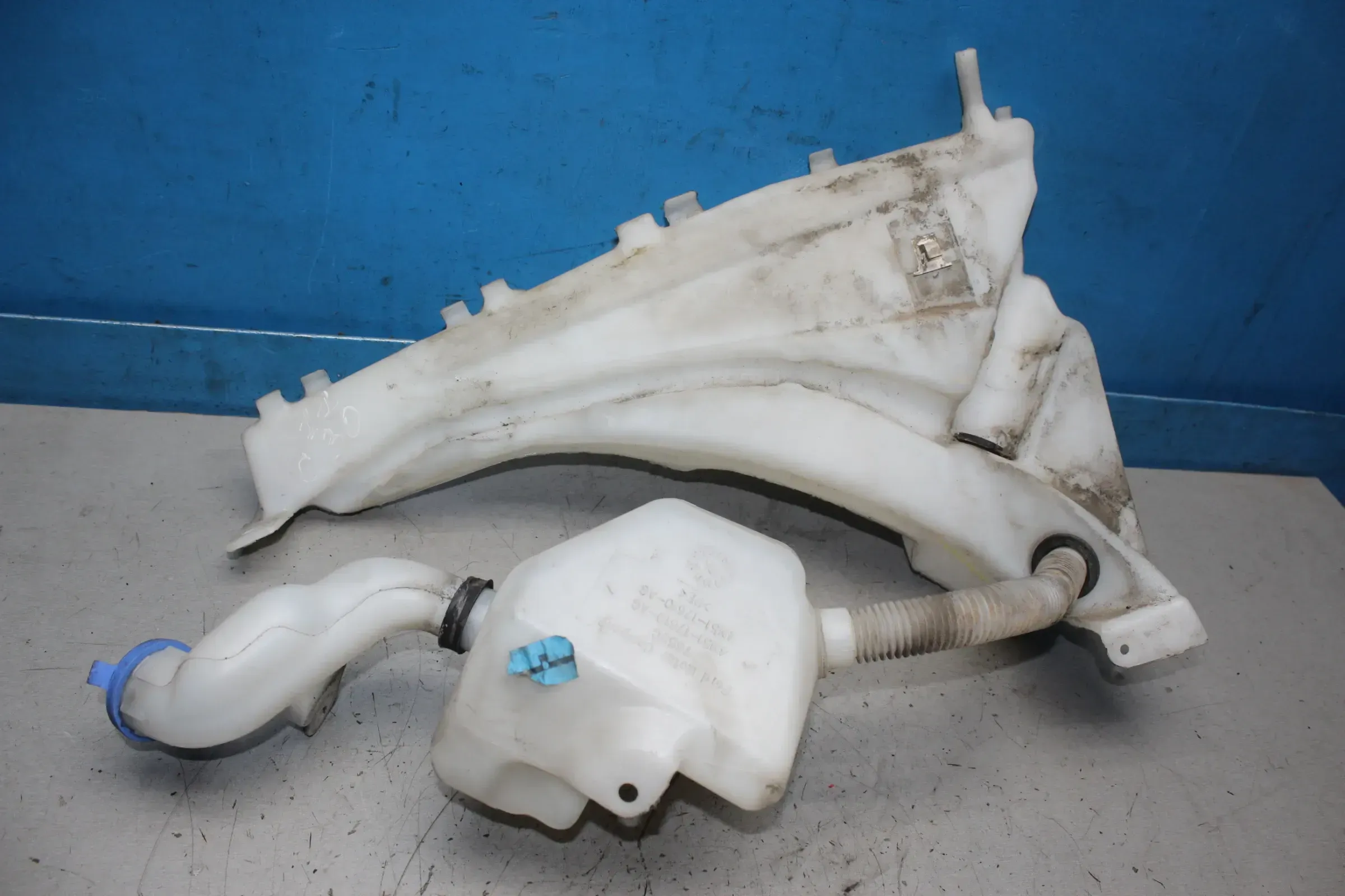Wischwasserbehälter 4N51-17610-AG 4N51-13K163-AE Volvo C30 2.0 D4 Facelift Bj.11 - Bild 1