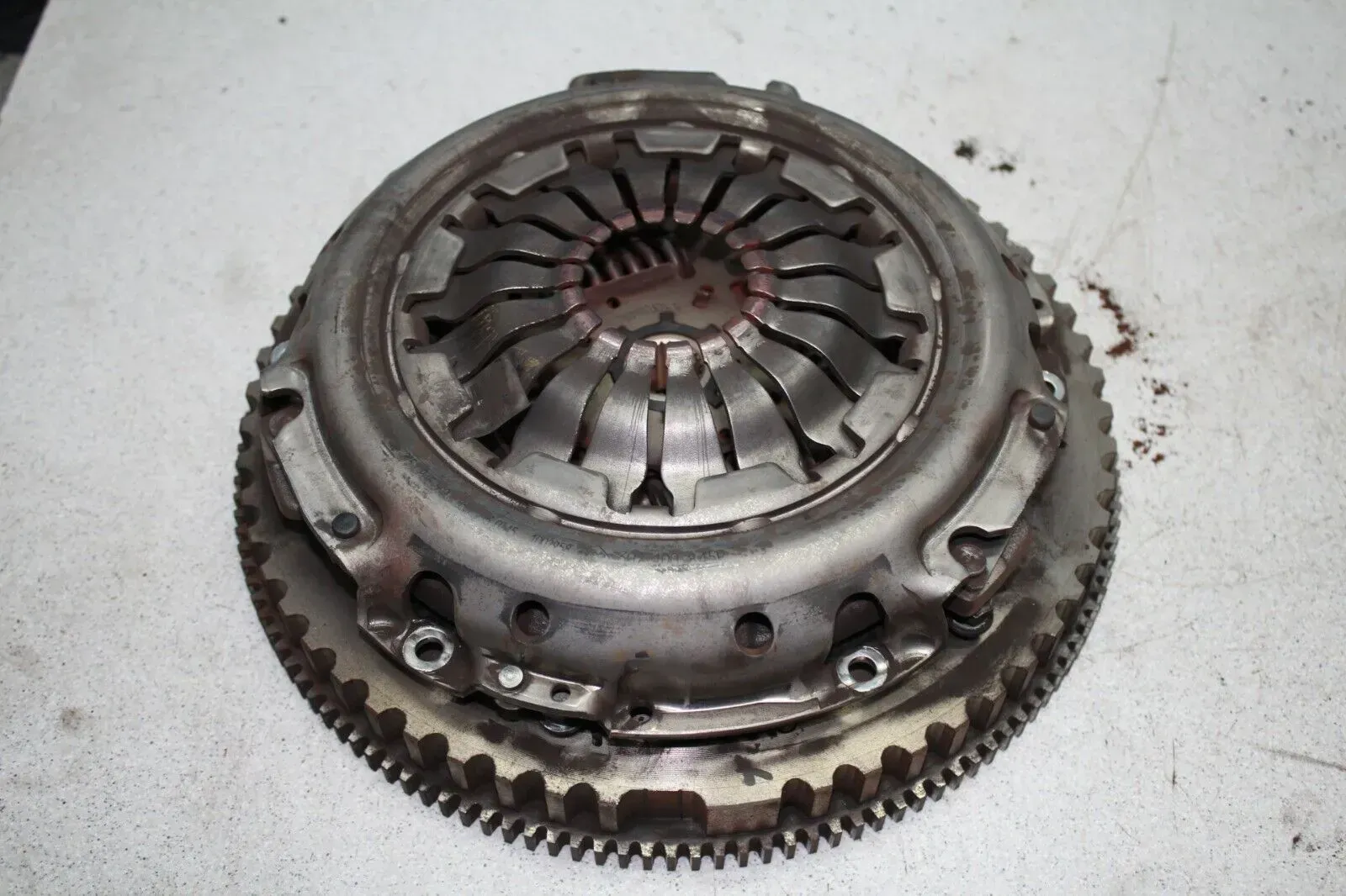Schwungrad Schwungscheibe Druckplatte 123117787R Renault Captur I J5 0.9 Bj.13 - Bild 1