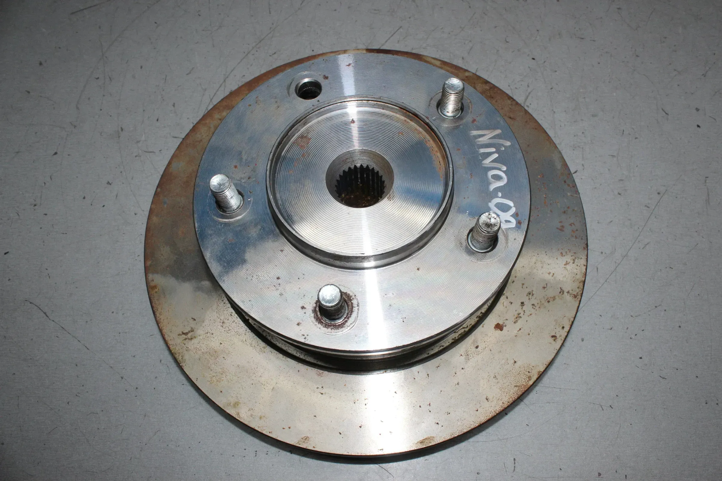 Lada Niva 2121 1.7i 4x4 Bj.09 Radlager Radnabe Bremsscheibe - Bild 1