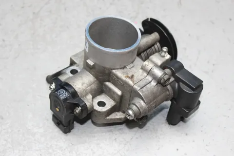 Background image for Drosselklappe 35150-02800, 35100-02930 Hyundai i10 PA 1.1 Bj.09