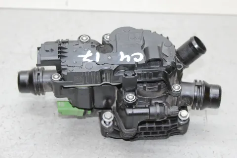 Background image for Thermostatgehäuse 9803549480 Citroen C4 Picasso II 1.6 HDi Bj.17